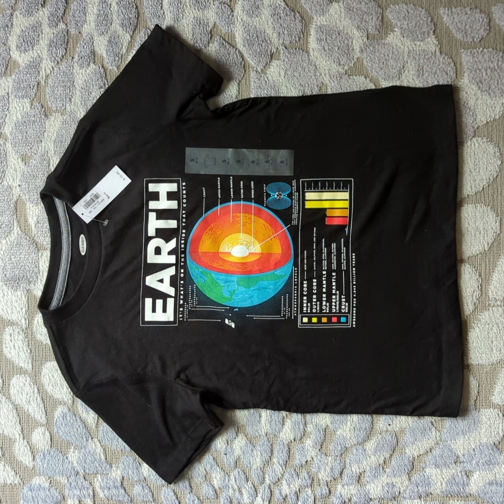 Old Navy Boys / Girls Graphic T-shirt - Size S (6-7)